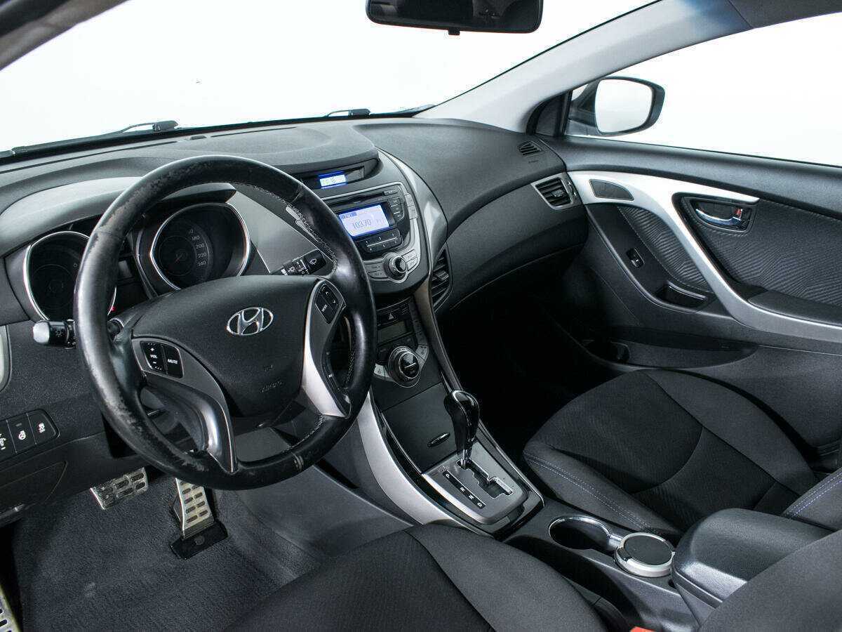 Купить Hyundai Elantra с пробегом. Фото: #12