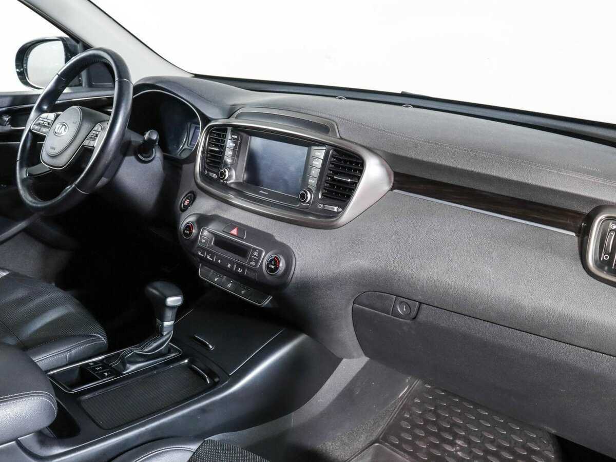 Купить Kia Sorento с пробегом. Фото: #3
