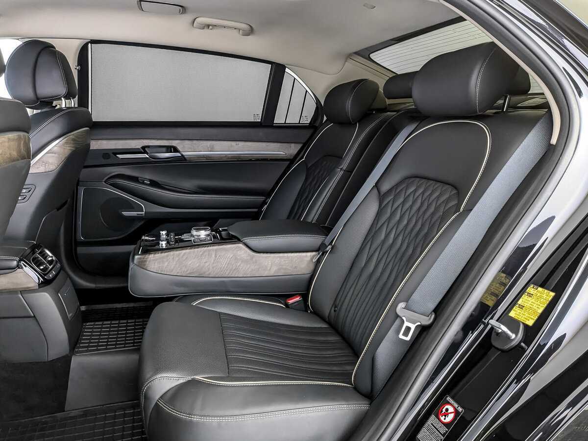 Купить Genesis G90 с пробегом. Фото: #11