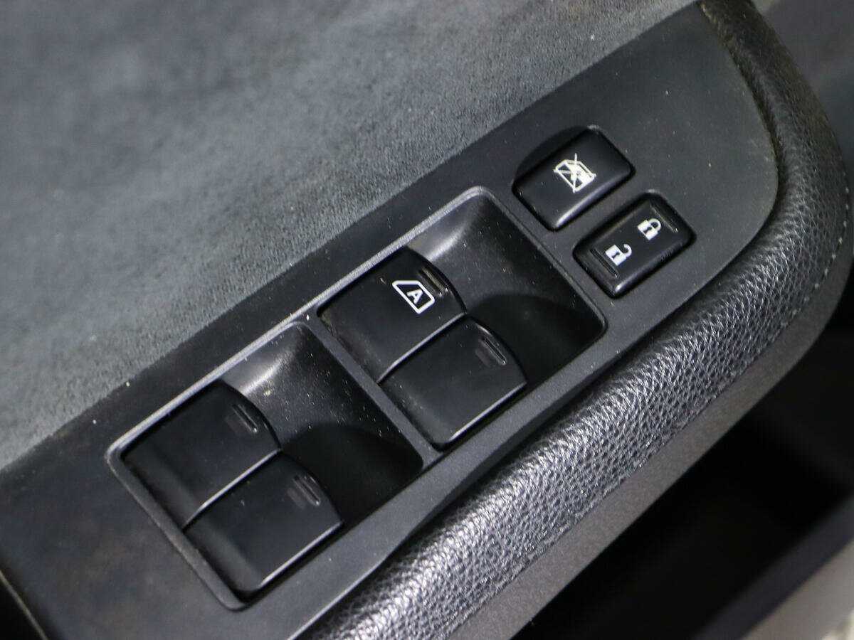 Купить Nissan Tiida с пробегом. Фото: #13