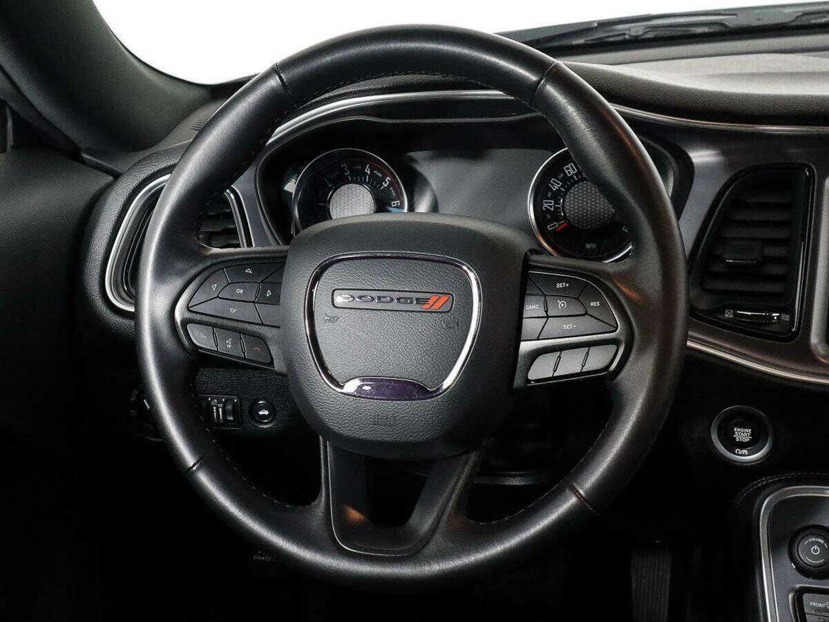 Купить Dodge Challenger с пробегом. Фото: #11