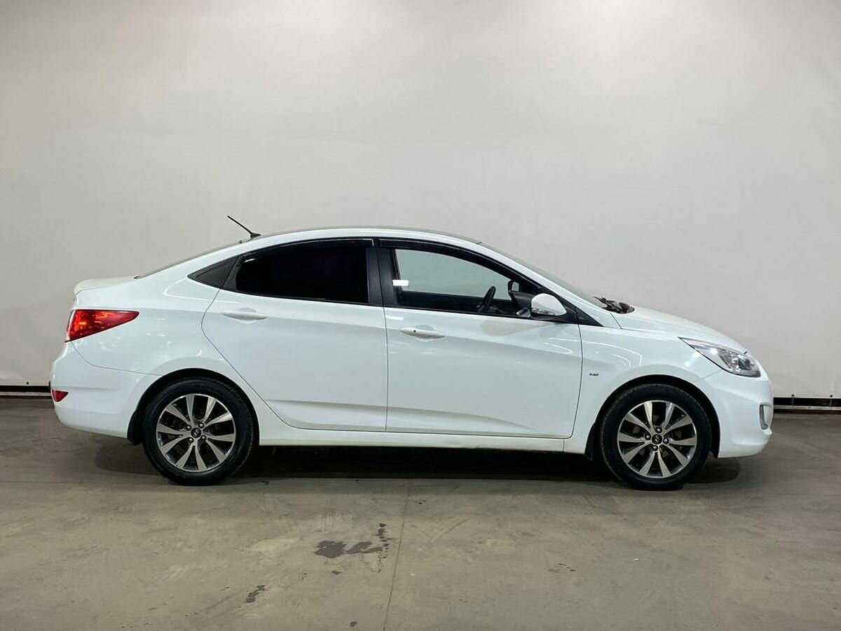 Купить Hyundai Solaris с пробегом. Фото: #3