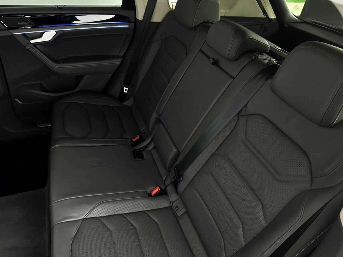 Купить Volkswagen Touareg с пробегом. Фото: #13