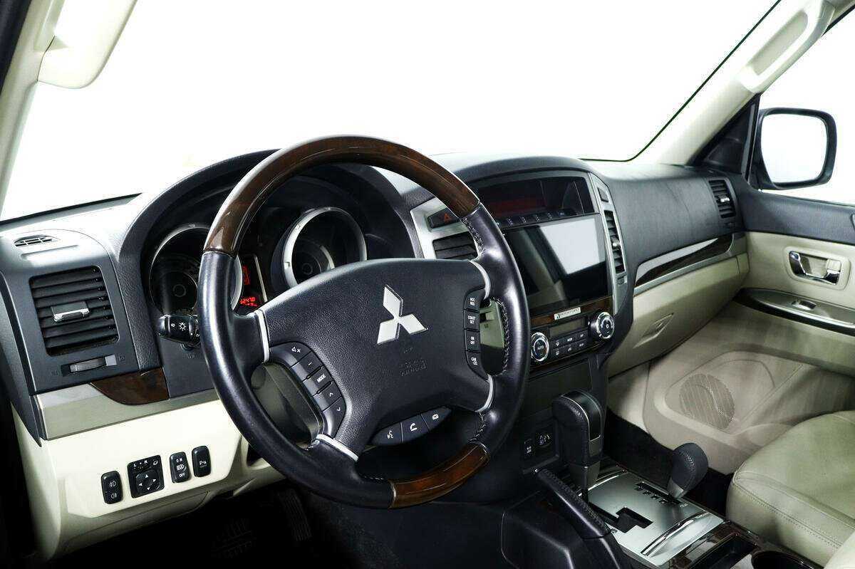 Купить Mitsubishi Pajero с пробегом. Фото: #13