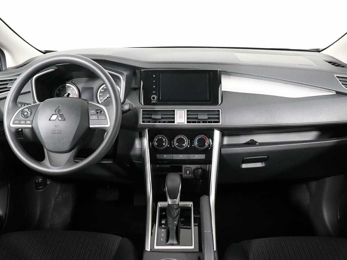 Купить Mitsubishi Xpander с пробегом. Фото: #14