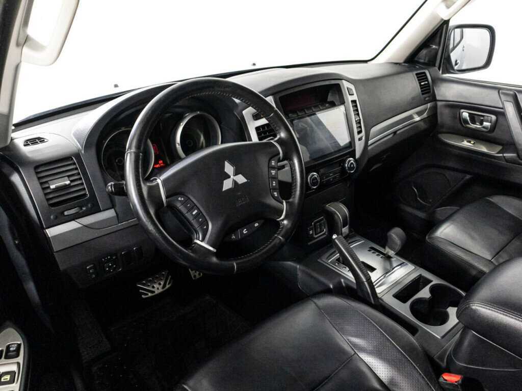 Купить Mitsubishi Pajero с пробегом. Фото: #9