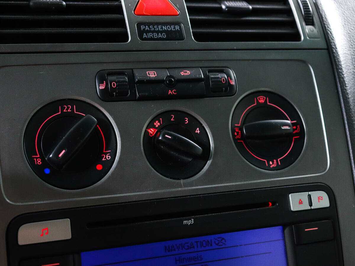 Купить Volkswagen Touran с пробегом. Фото: #14