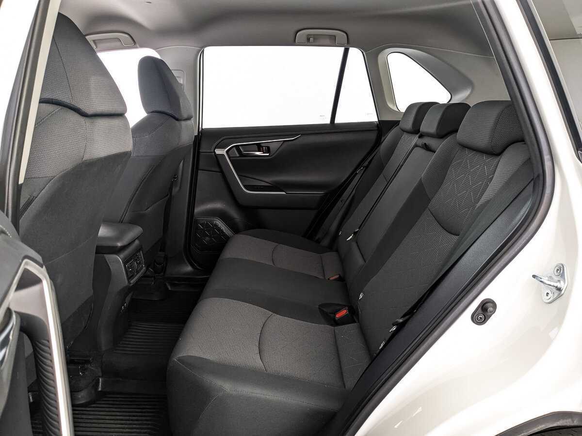 Купить Toyota RAV4 с пробегом. Фото: #13