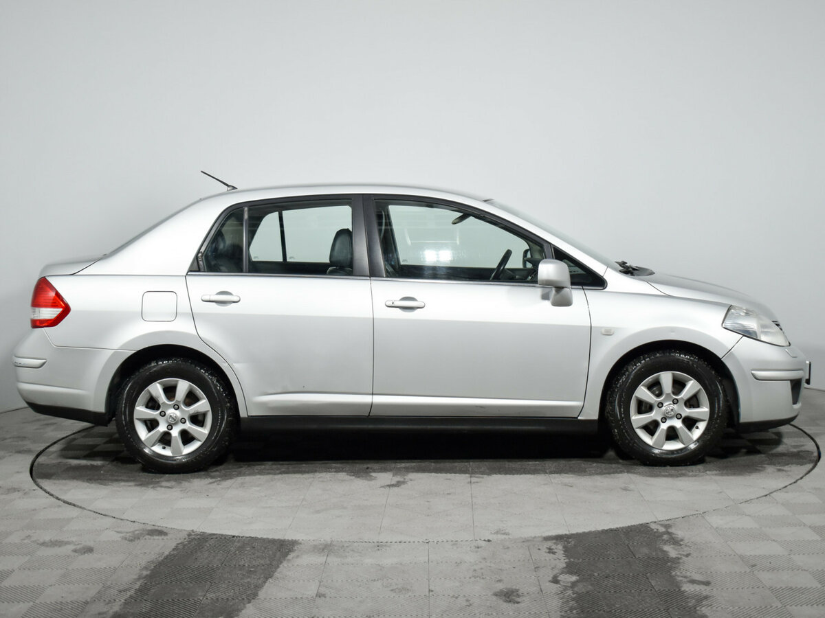 Купить Nissan Tiida с пробегом. Фото: #3