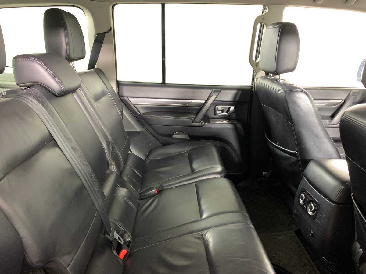 Купить Mitsubishi Pajero с пробегом. Фото: #15