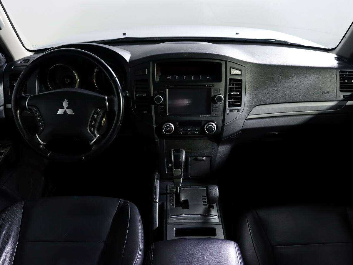 Купить Mitsubishi Pajero с пробегом. Фото: #10