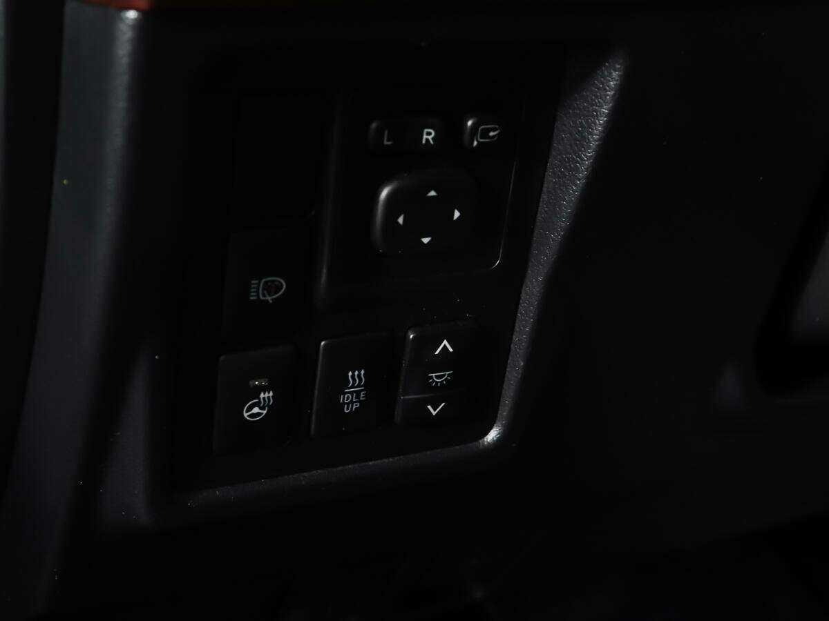 Купить Toyota Land Cruiser Prado с пробегом. Фото: #17