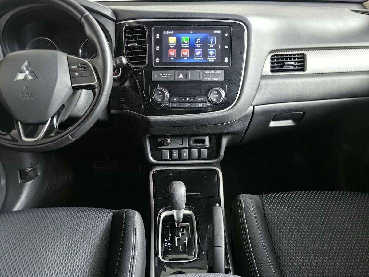 Купить Mitsubishi Outlander с пробегом. Фото: #10