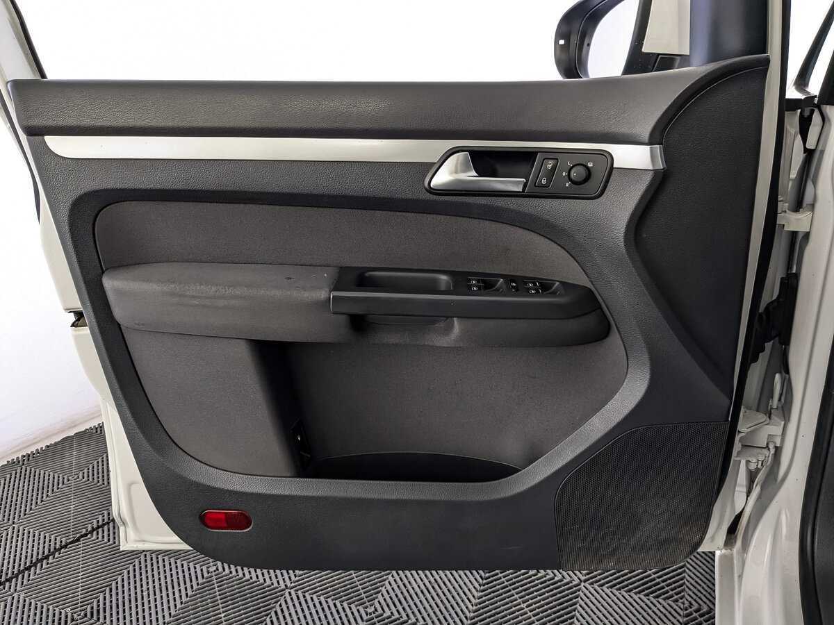Купить Volkswagen Touran с пробегом. Фото: #14