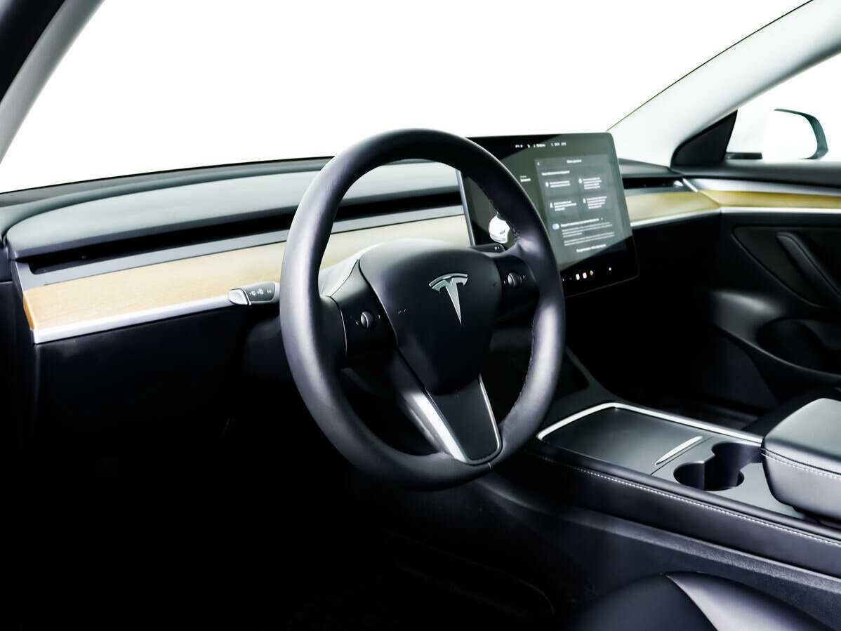 Купить Tesla Model 3 с пробегом. Фото: #12