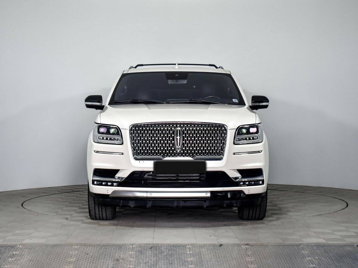 Купить Lincoln Navigator с пробегом. Фото: #2