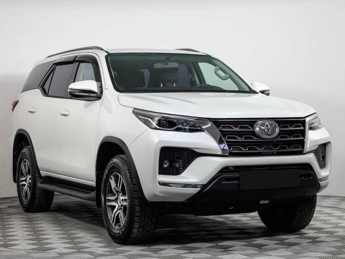 Купить Toyota Fortuner с пробегом. Фото: #1