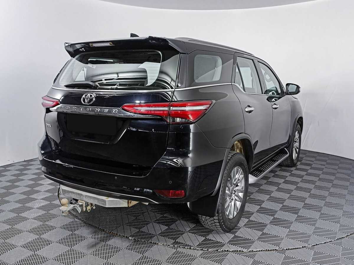 Купить Toyota Fortuner с пробегом. Фото: #3