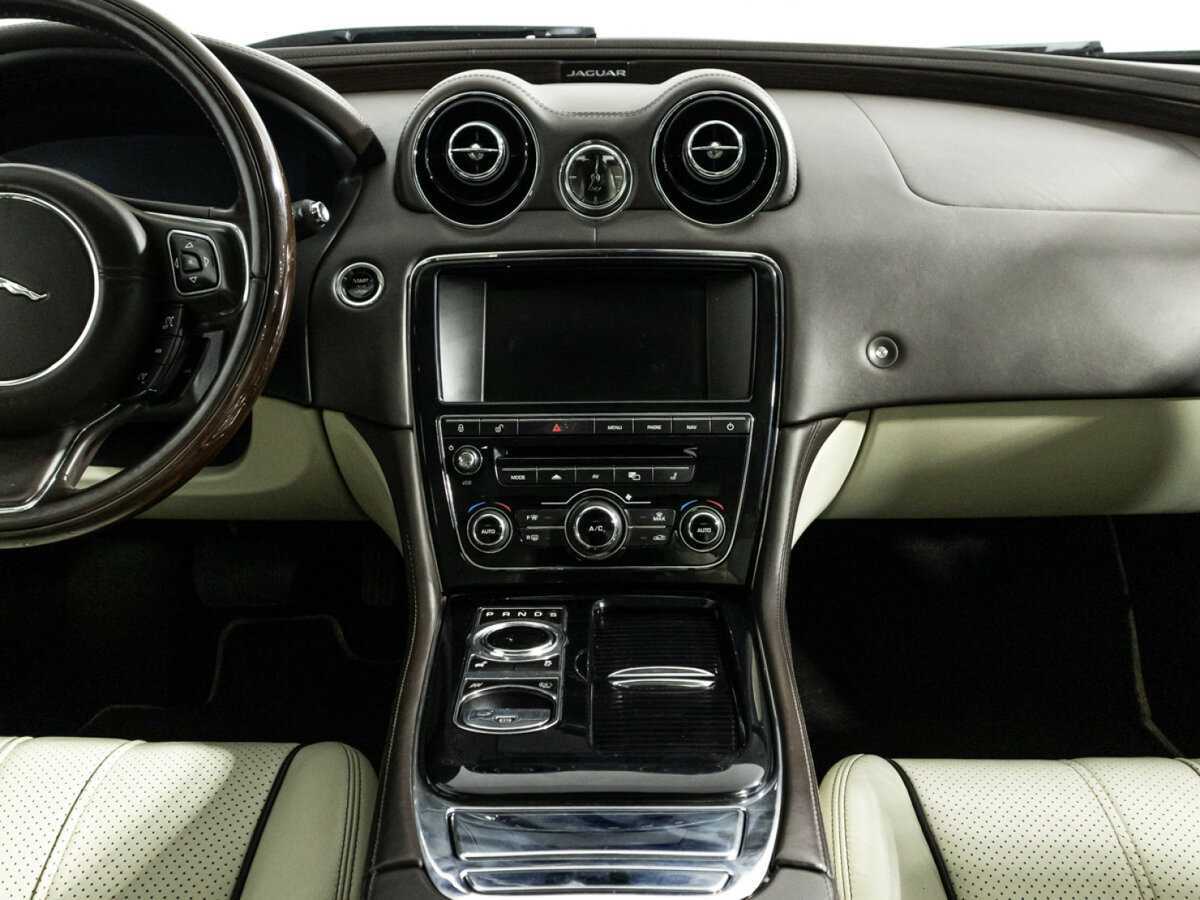 Купить Jaguar XJ с пробегом. Фото: #13
