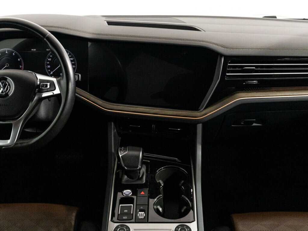 Купить Volkswagen Touareg с пробегом. Фото: #13