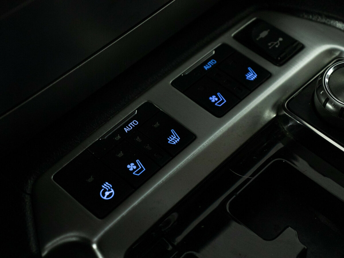 Купить Toyota Land Cruiser с пробегом. Фото: #18