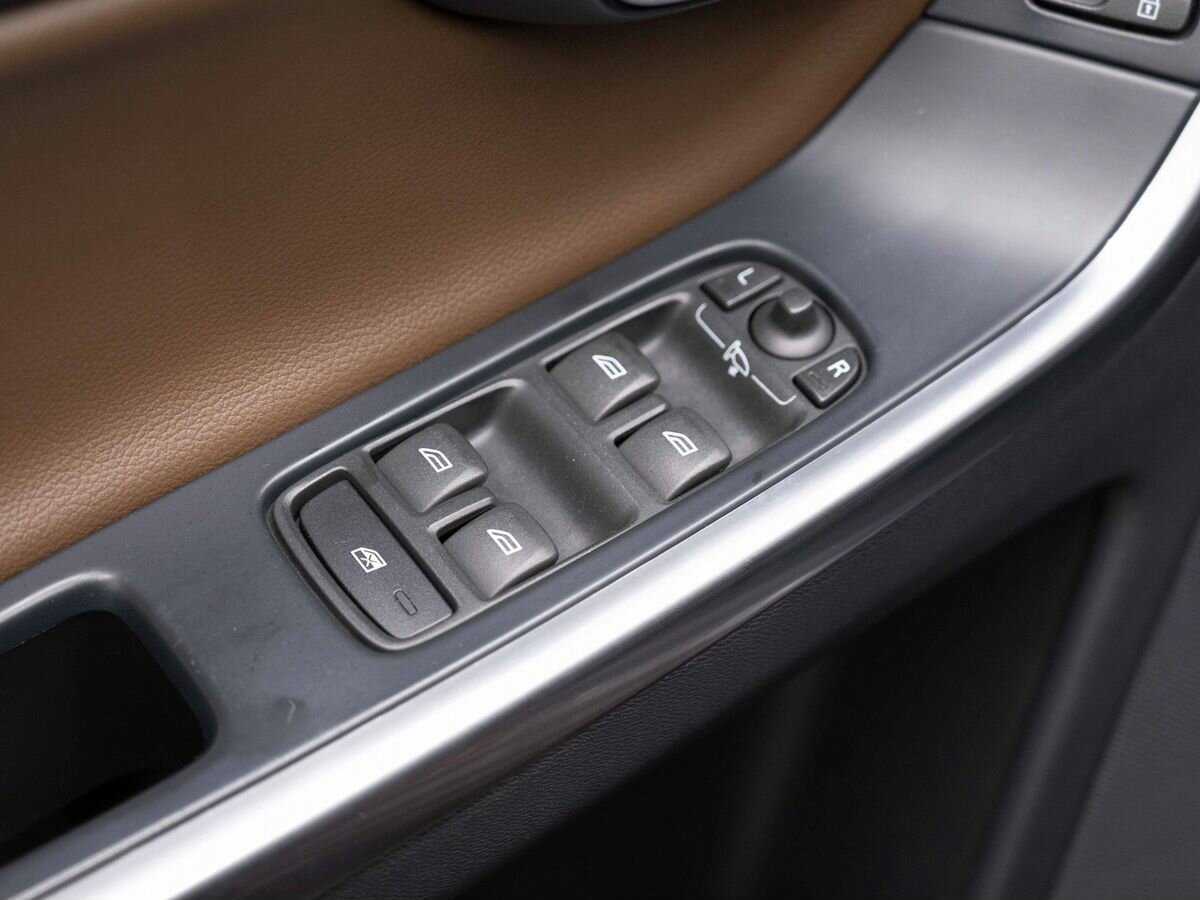 Купить Volvo XC60 с пробегом. Фото: #17