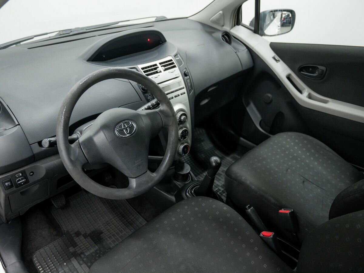 Купить Toyota Yaris с пробегом. Фото: #11