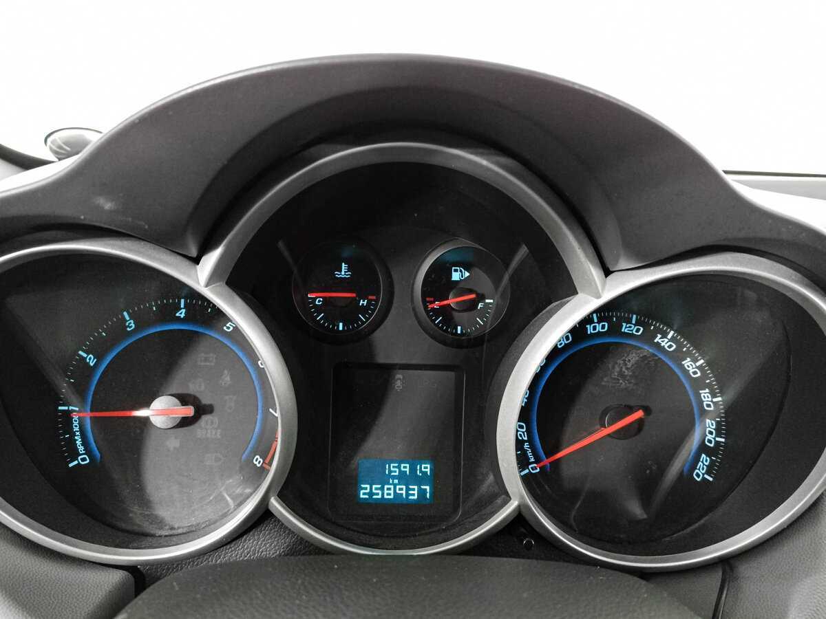 Купить Chevrolet Cruze с пробегом. Фото: #10
