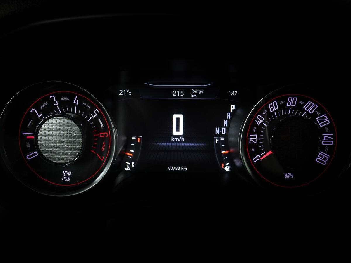 Купить Dodge Challenger с пробегом. Фото: #10