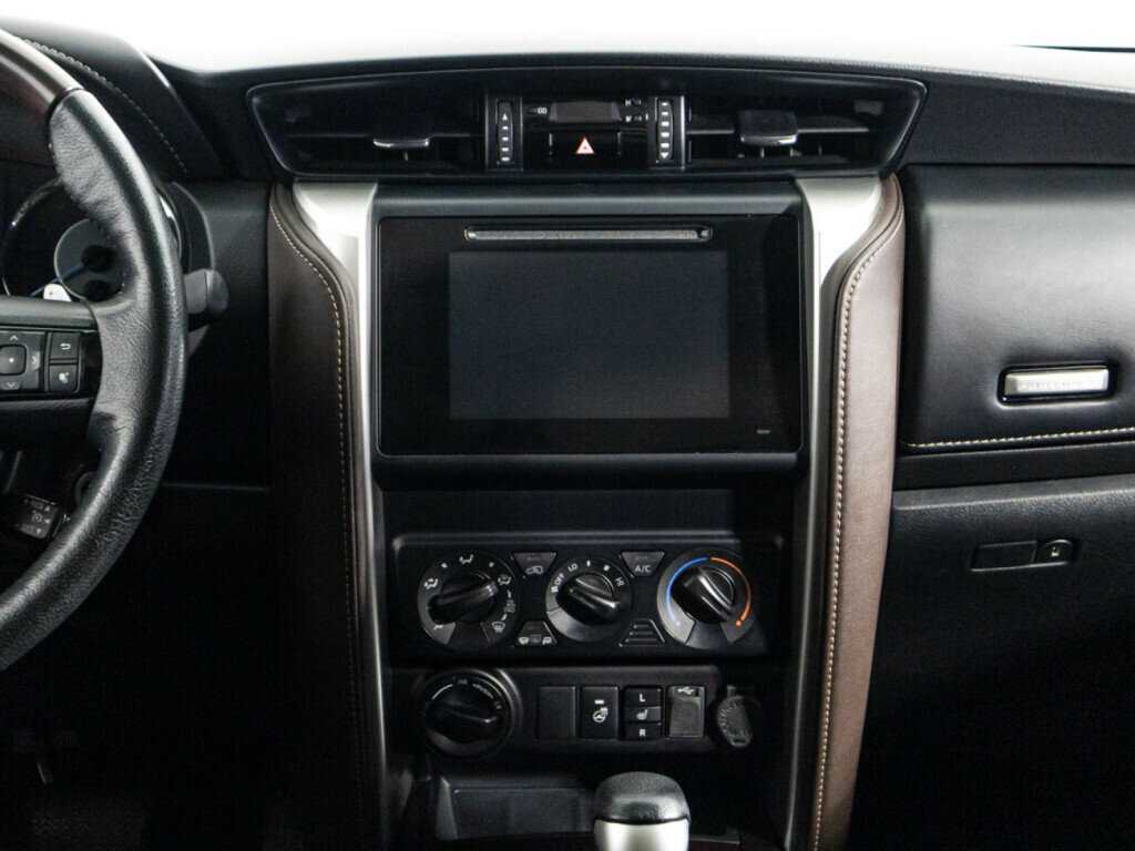 Купить Toyota Fortuner с пробегом. Фото: #13