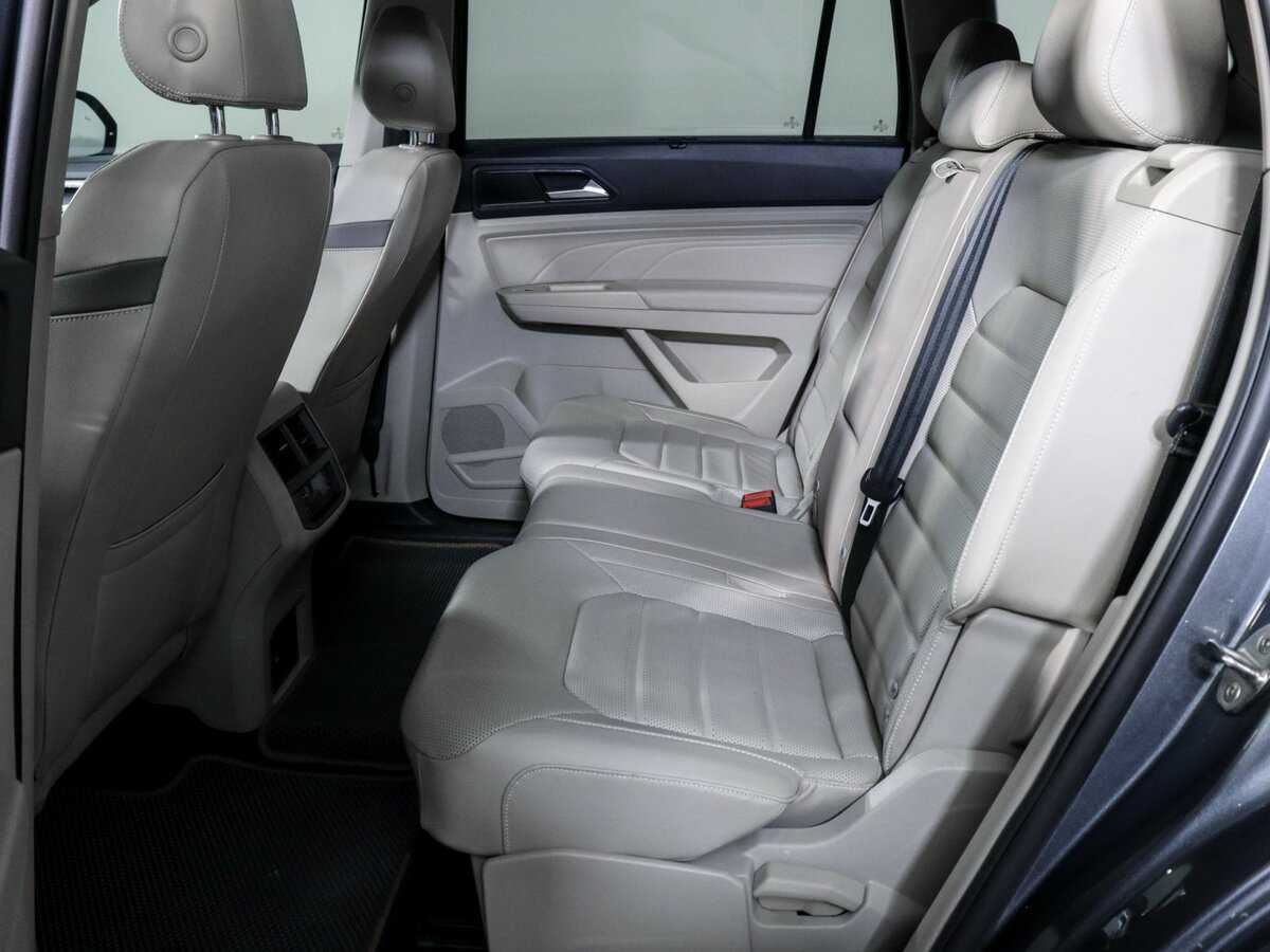 Купить Volkswagen Teramont с пробегом. Фото: #9