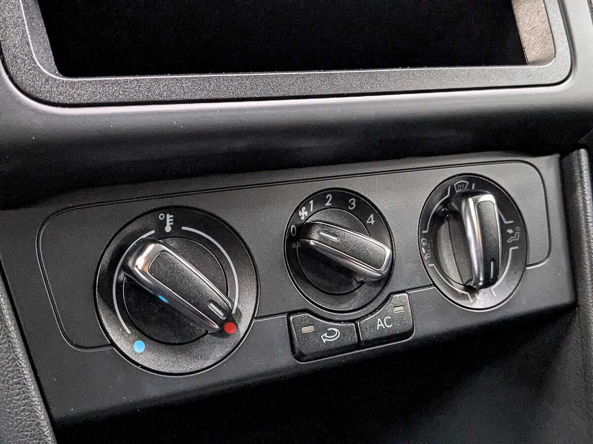 Купить Volkswagen Polo с пробегом. Фото: #17