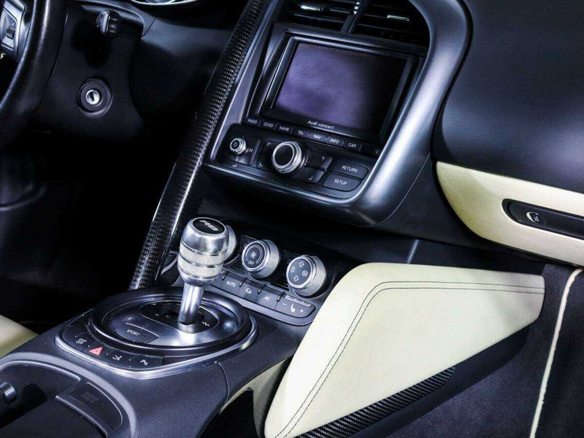 Купить Audi R8 с пробегом. Фото: #11