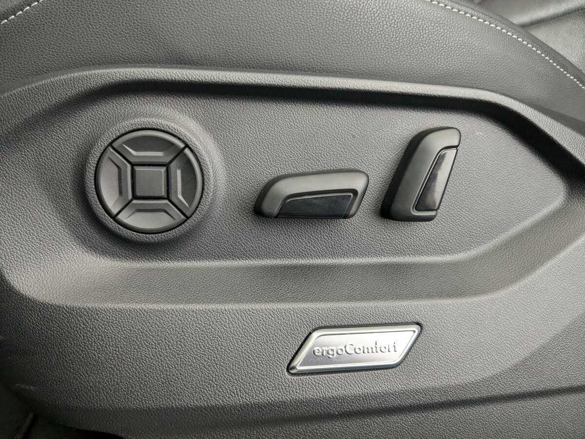 Купить Volkswagen Touareg с пробегом. Фото: #15