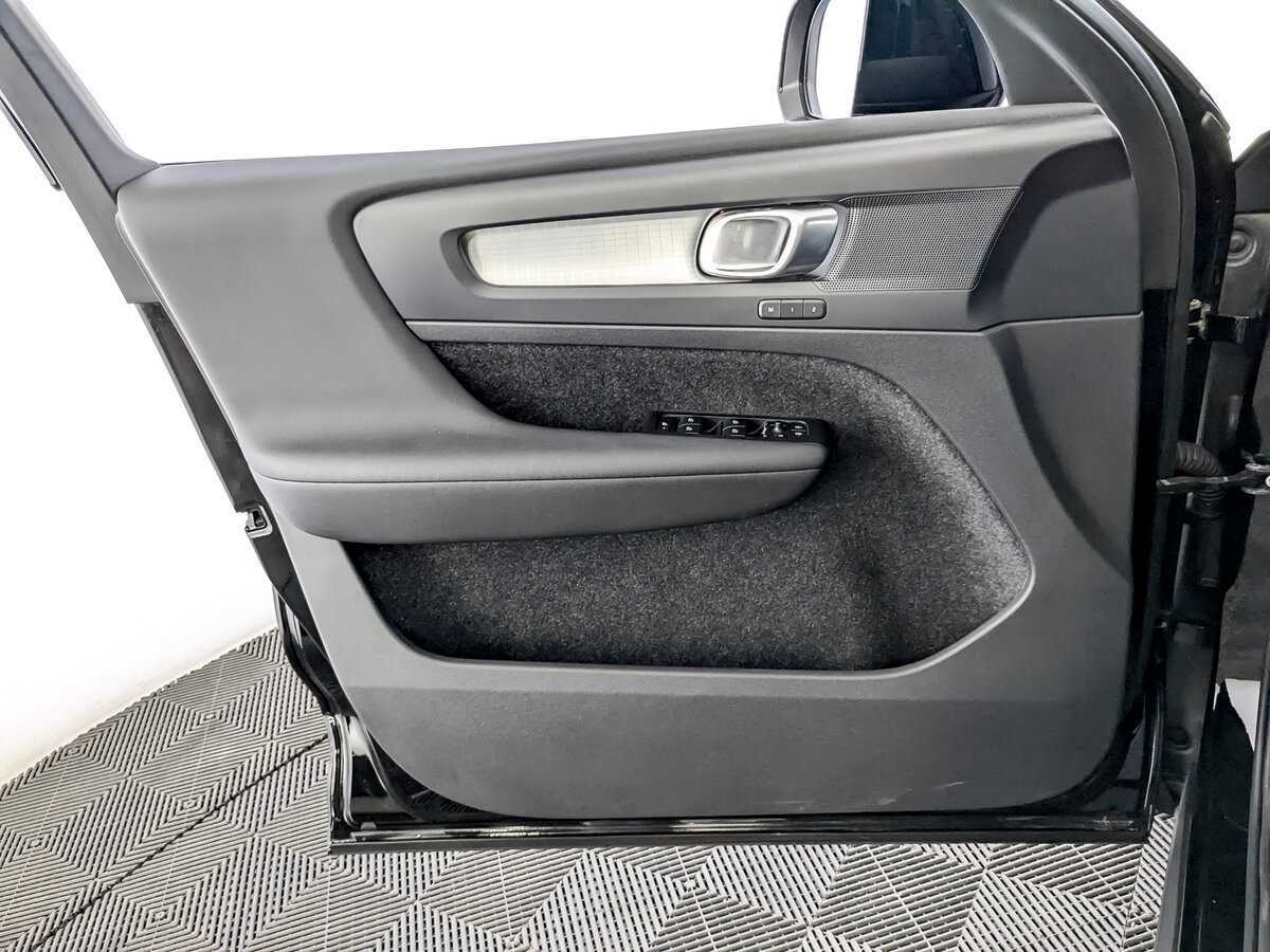 Купить Volvo XC40 с пробегом. Фото: #18
