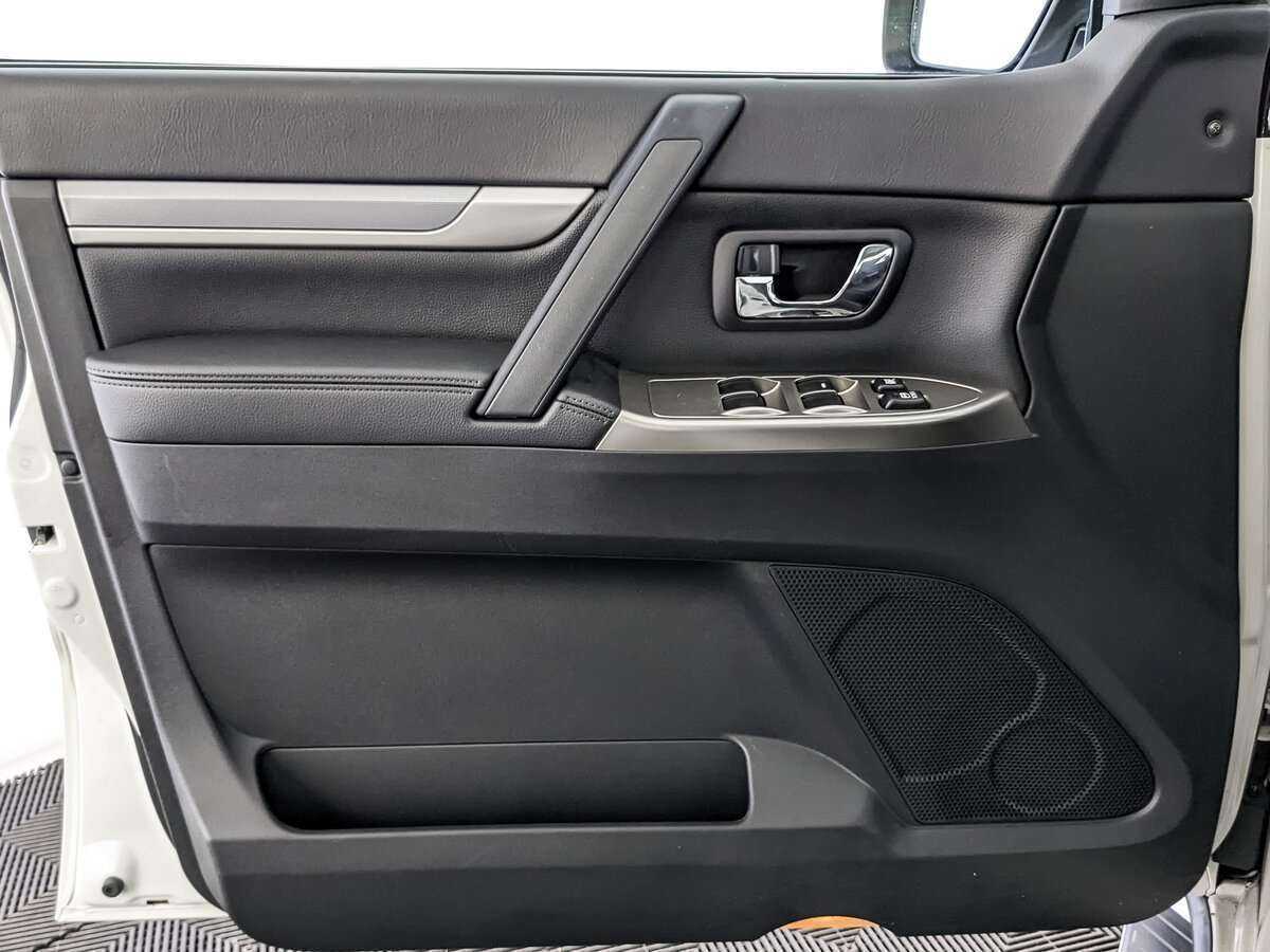 Купить Mitsubishi Pajero с пробегом. Фото: #14