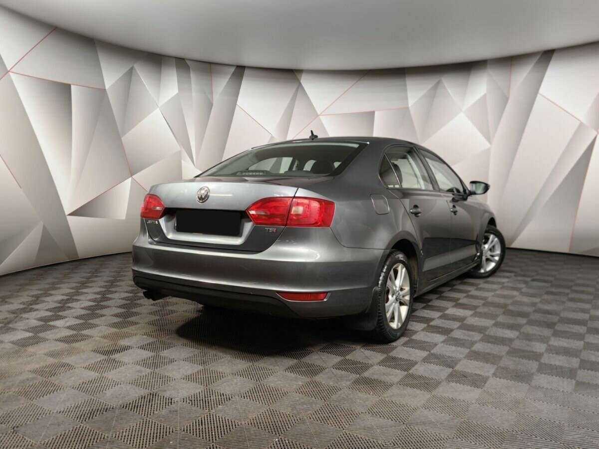 Купить Volkswagen Jetta с пробегом. Фото: #1