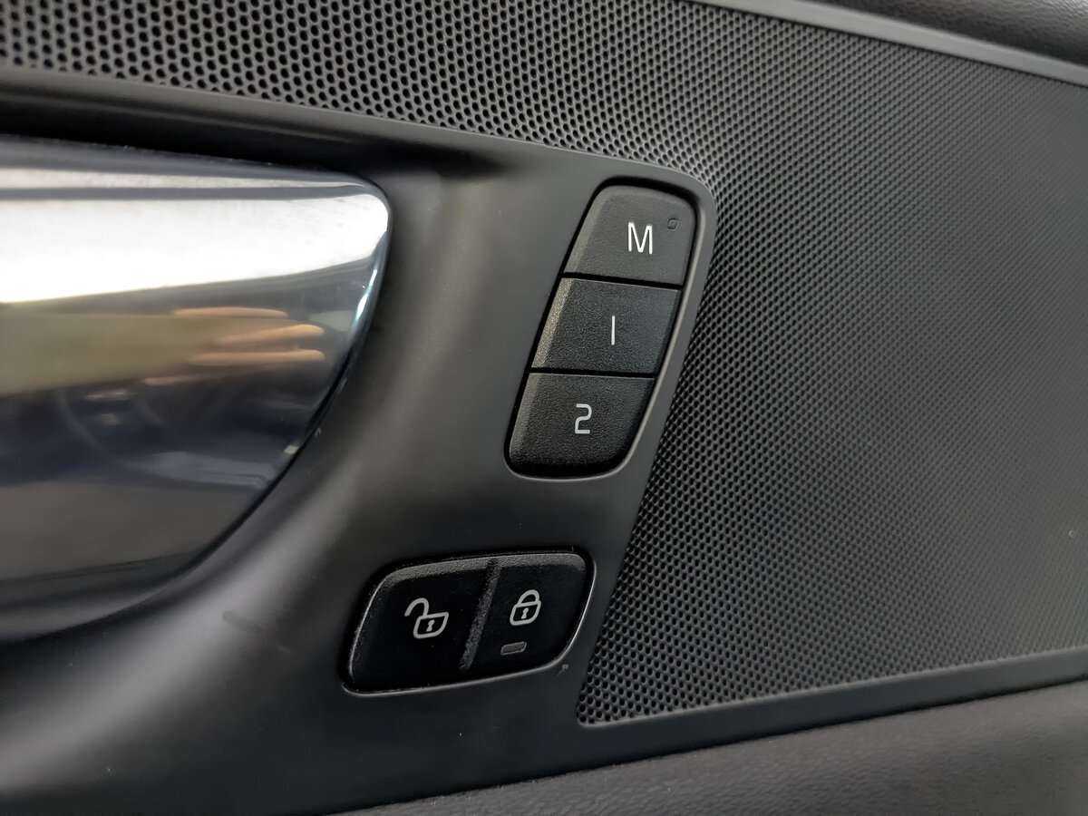 Купить Volvo XC60 с пробегом. Фото: #21