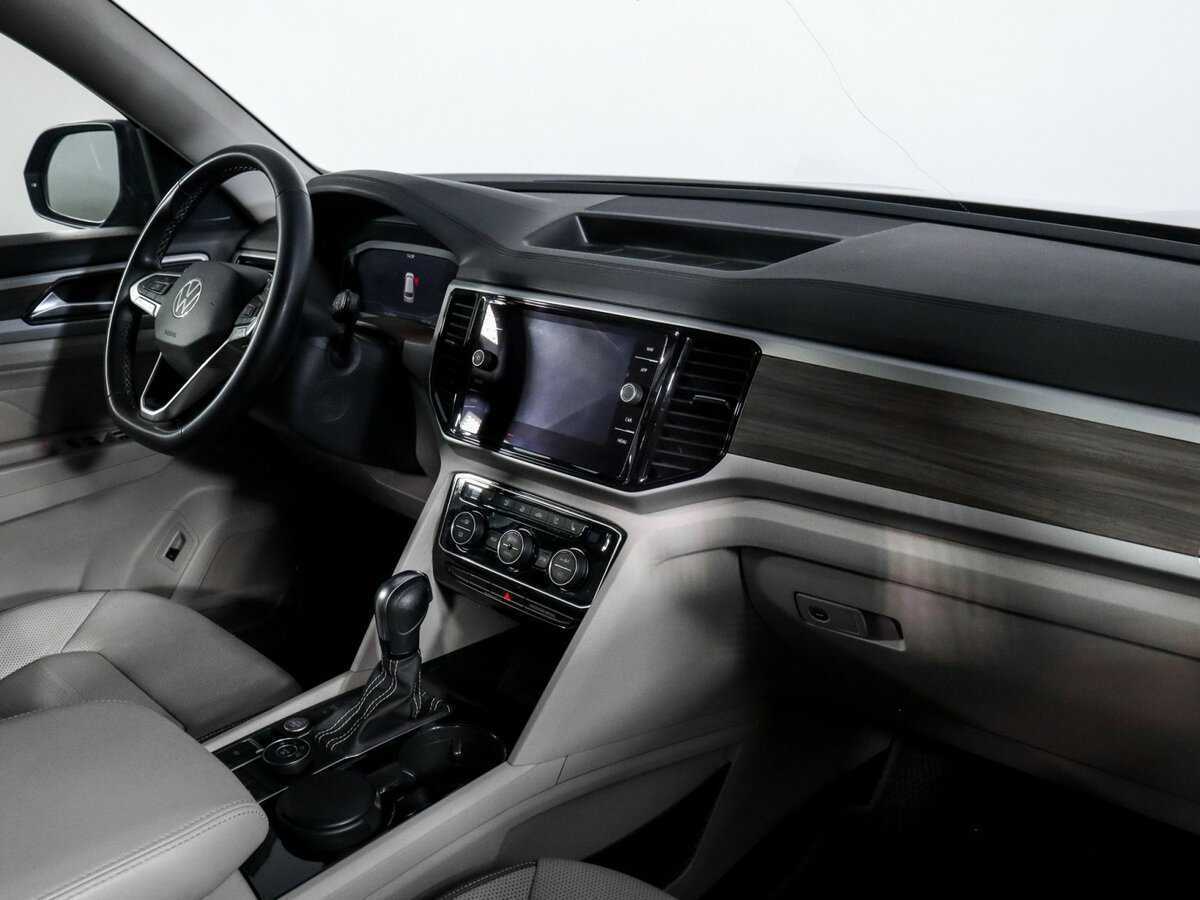 Купить Volkswagen Teramont с пробегом. Фото: #8