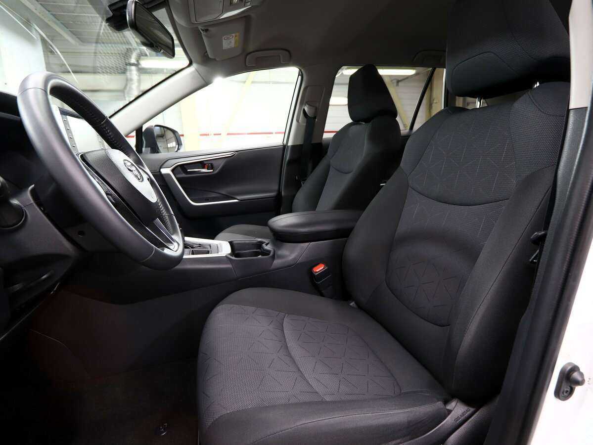 Купить Toyota RAV4 с пробегом. Фото: #6