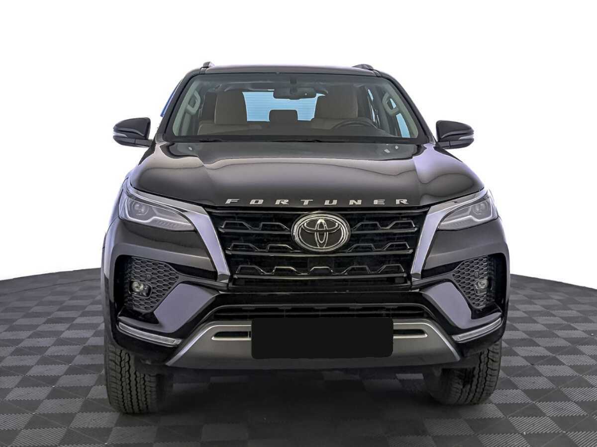 Купить Toyota Fortuner с пробегом. Фото: #1