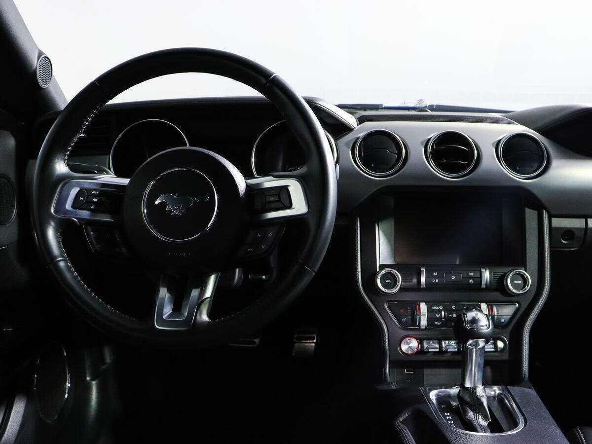 Купить Ford Mustang с пробегом. Фото: #9