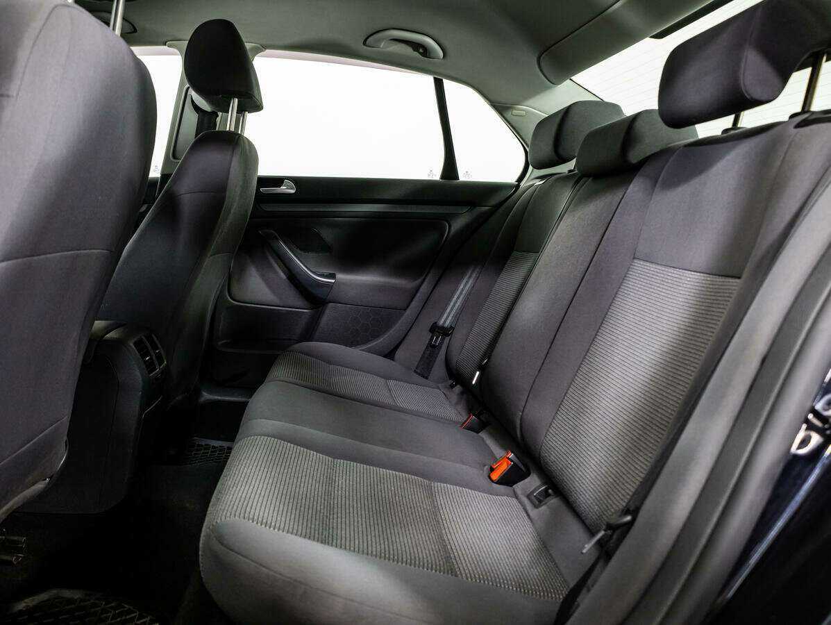 Купить Volkswagen Jetta с пробегом. Фото: #9