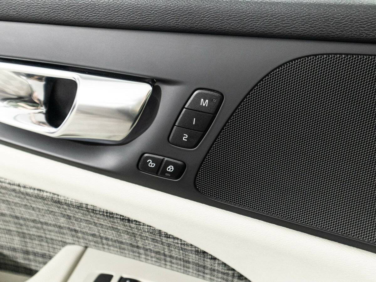 Купить Volvo V60 Cross Country с пробегом. Фото: #17
