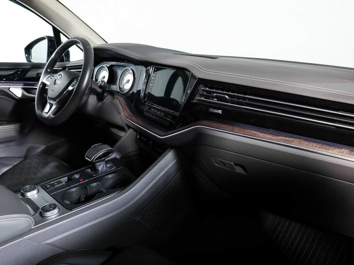 Купить Volkswagen Touareg с пробегом. Фото: #5
