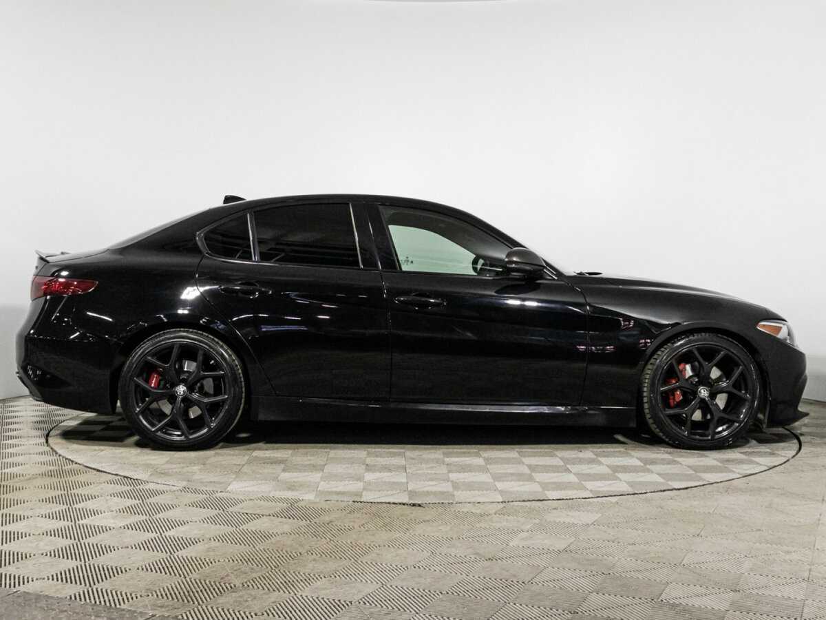 Купить Alfa Romeo Giulia с пробегом. Фото: #3
