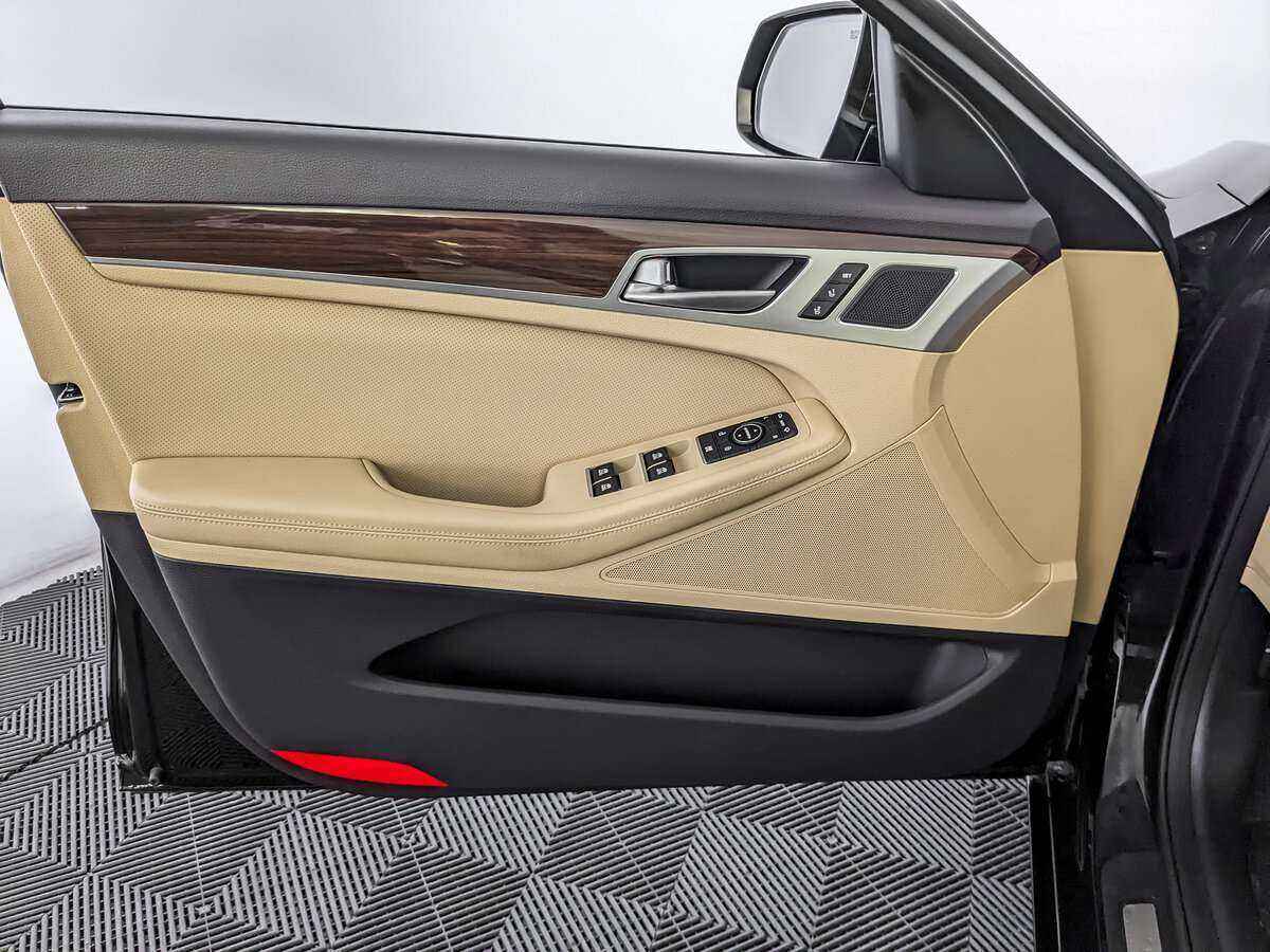 Купить Genesis G80 с пробегом. Фото: #18