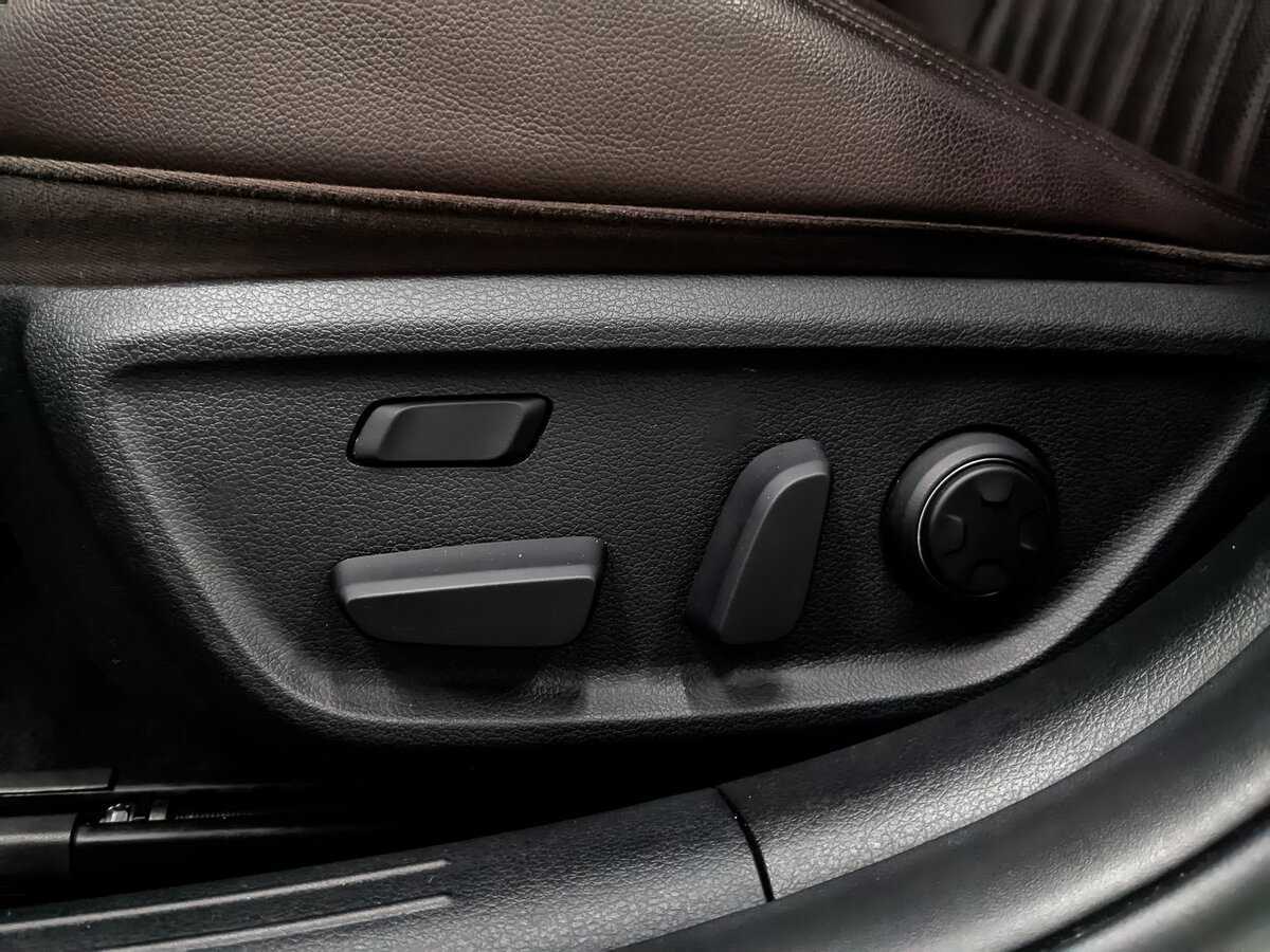 Купить Genesis G70 с пробегом. Фото: #22