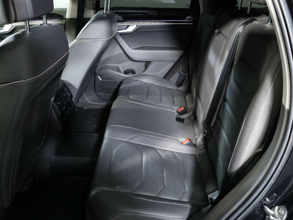 Купить Volkswagen Touareg с пробегом. Фото: #6