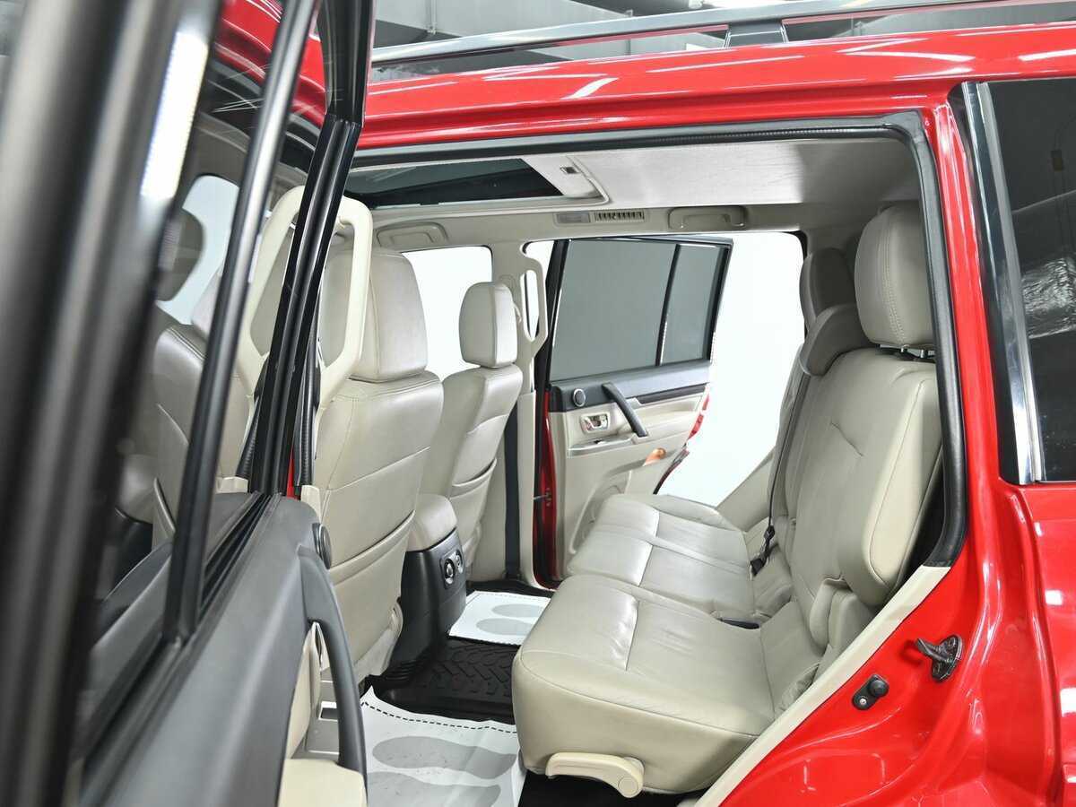 Купить Mitsubishi Pajero с пробегом. Фото: #12